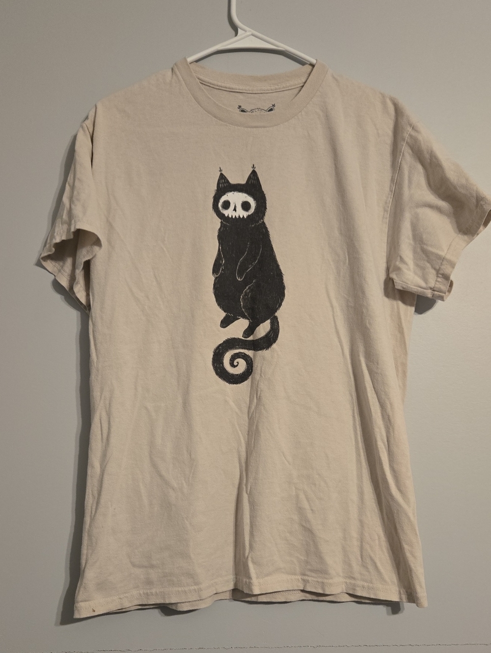 Stephanie Bayles Beige Cat Graphic Tee with Black Skull Cat Design, Medium